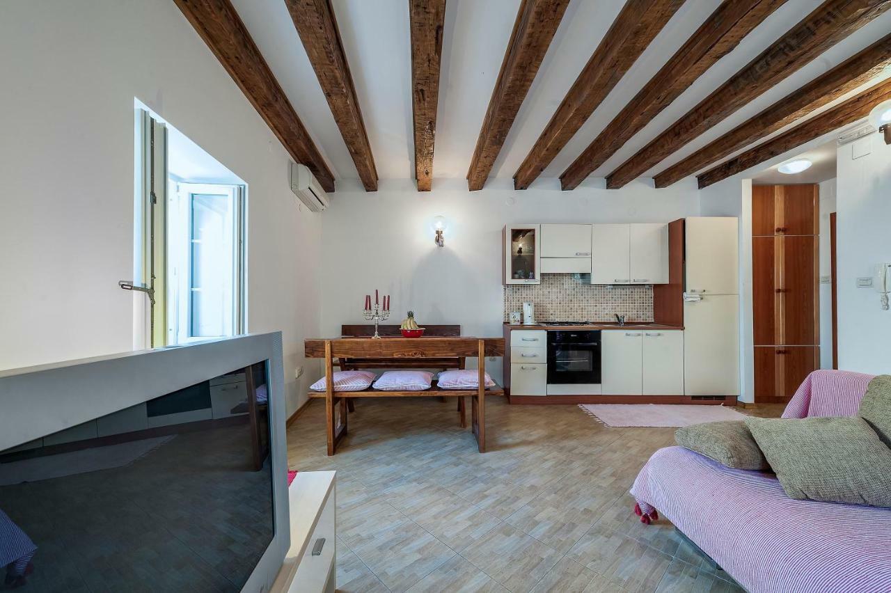 Apartmani Aligator Primošten Buitenkant foto